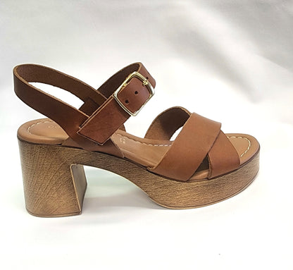 Brown 100 % italian made plateform shoes